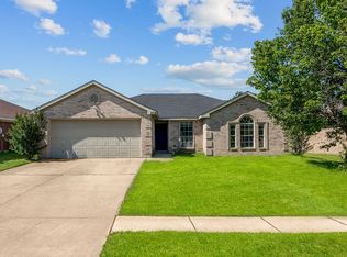 504 Cambridge Dr, Saginaw, TX 76179