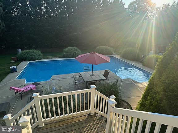 2nd image of 190 Wedgewood Rd