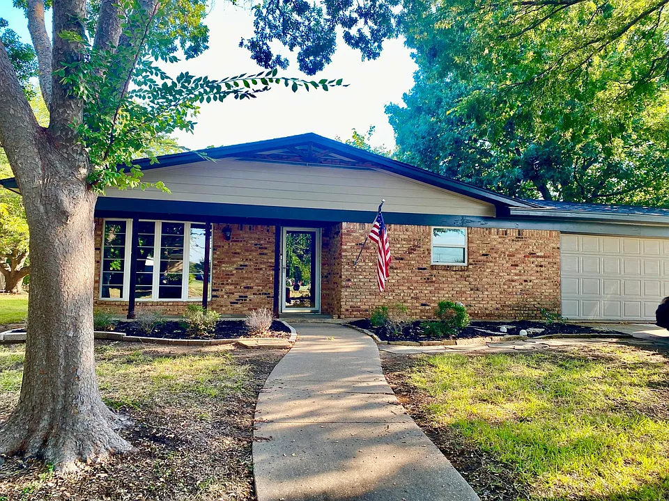 1206 Yorkshire Dr