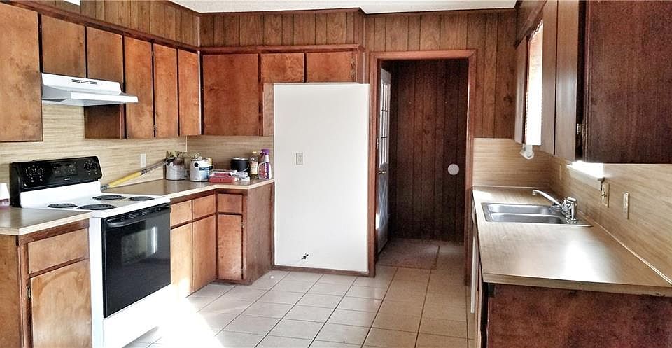 2nd image of 1904 N 28th St