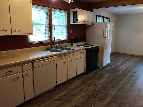 3rd image of 3700 Sewell St