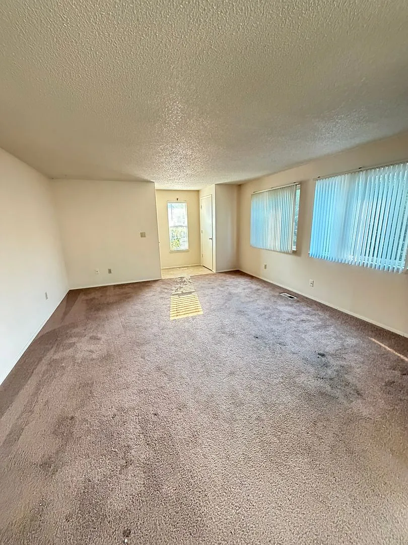 Centrally Located Two Bedroom Duplex! — Photo 2