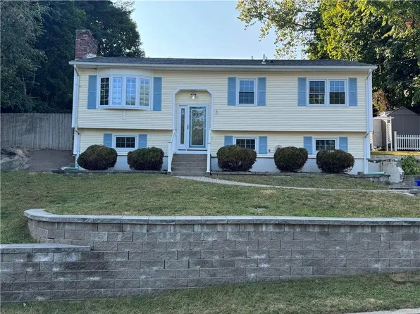 64 Steven Dr, West Warwick, RI 02893