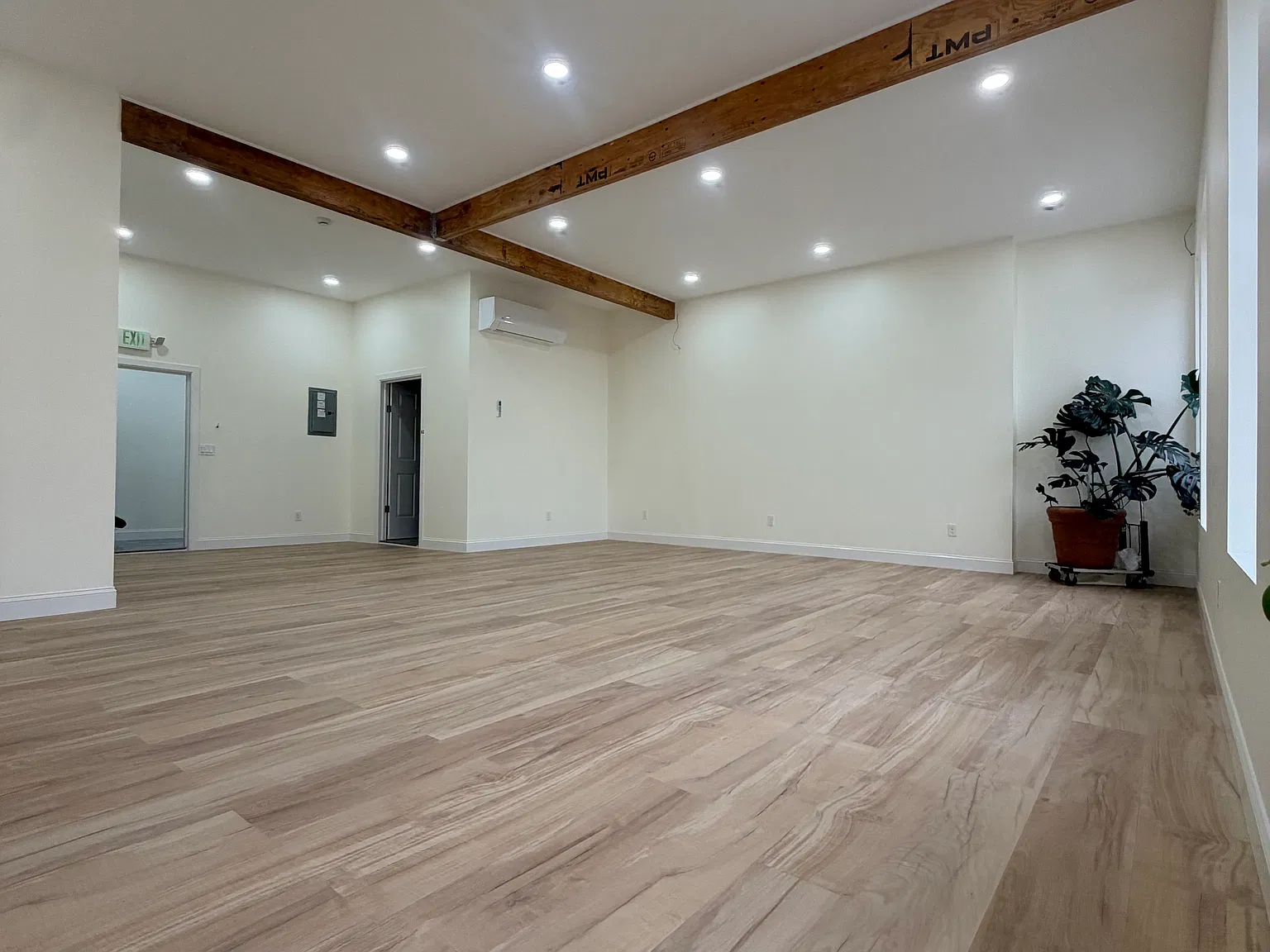Studio, 9025 sqft, $1,250 — Photo 3