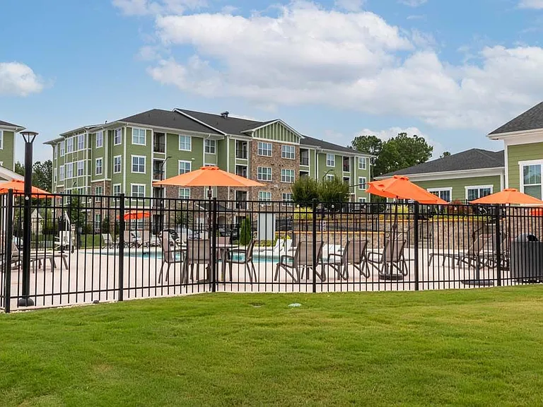 Foxwood Apartments — Photo 16