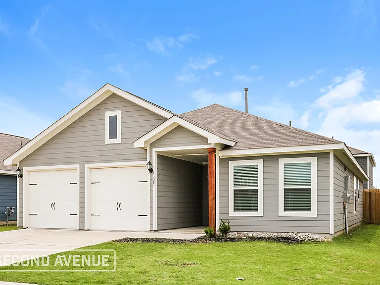 1325 Woodwinds Dr — Photo 2