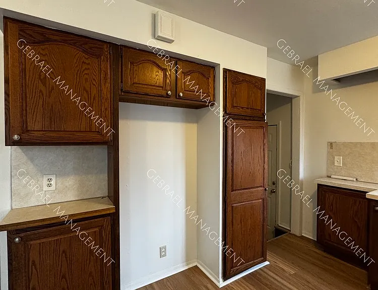 6062 Detroit St — Photo 8