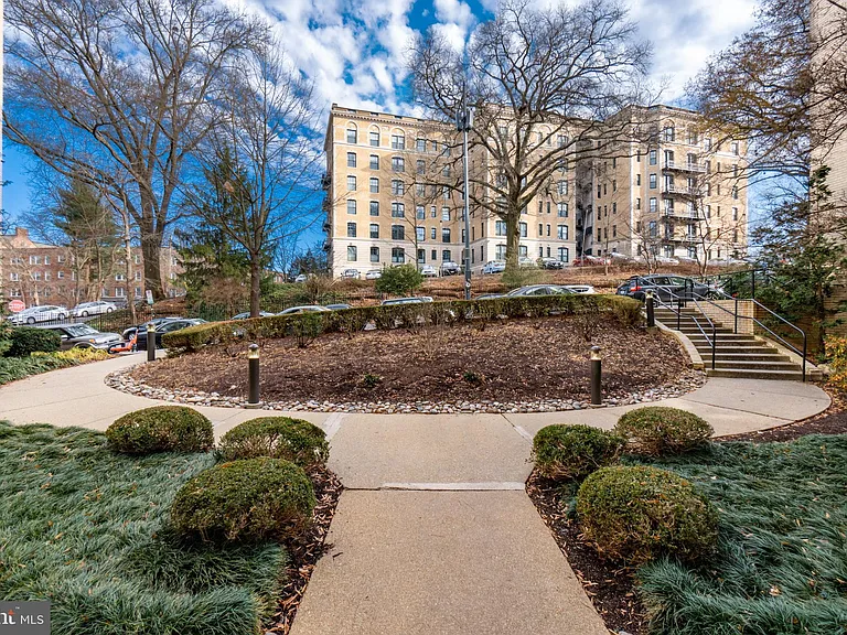 1801 Clydesdale Pl NW #311 — Photo 4