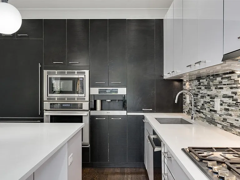 1424 W Walton St #2 — Photo 2
