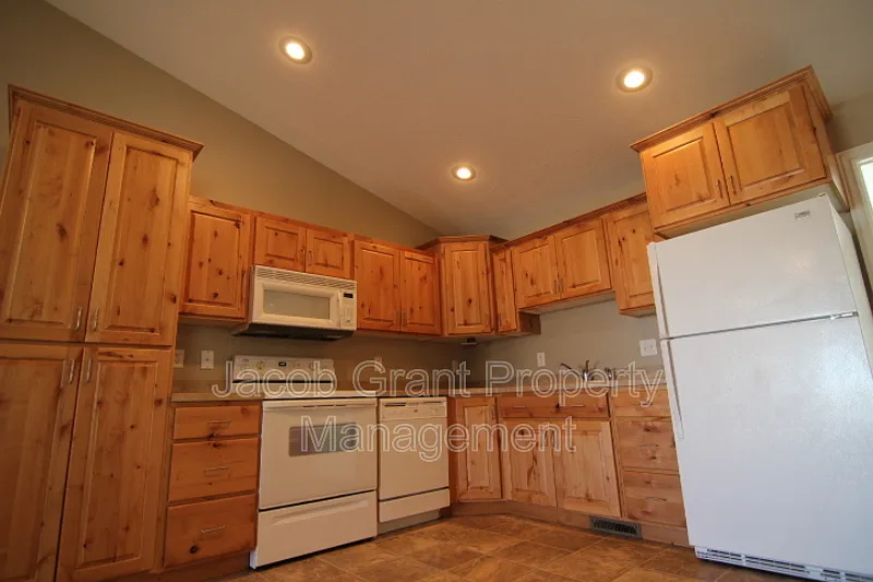 3 bed, 2.0 bath, 1250 sqft, $1,495 — Photo 3