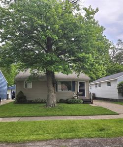 8225 Oak St, Taylor, MI, 48180