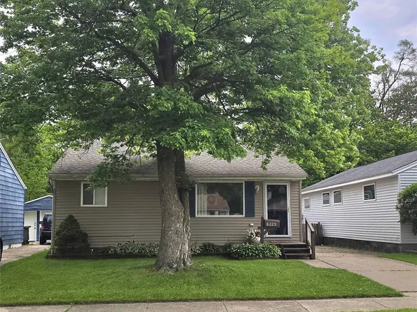 8225 Oak St, Taylor, MI 48180
