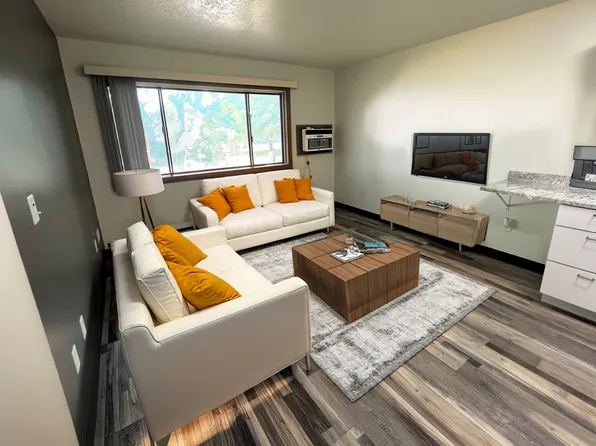 209 S Roosevelt St #10, Aberdeen, SD 57401