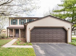 585 Dover Dr, Roselle, IL 60172