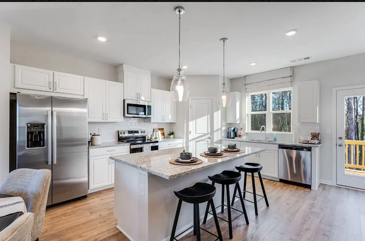 3 bed, 1967 sqft, $3,425 — Photo 3