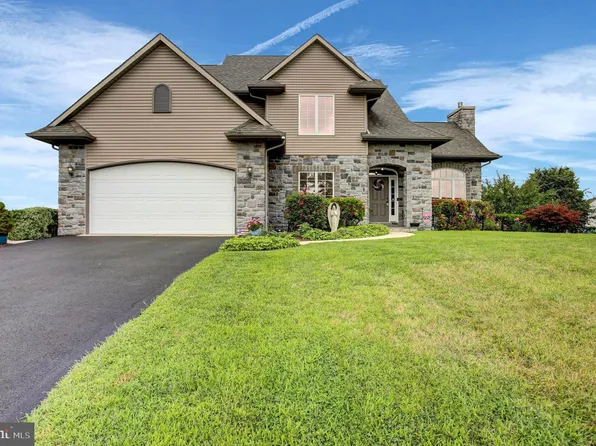 8449 Harper Dr, Waynesboro, PA 17268