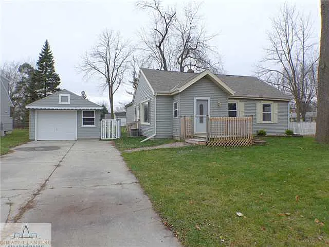 3025 Herrick Dr photo 1