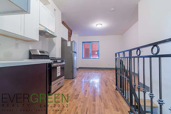 Rented by Evergreen Apartments BK | media 32