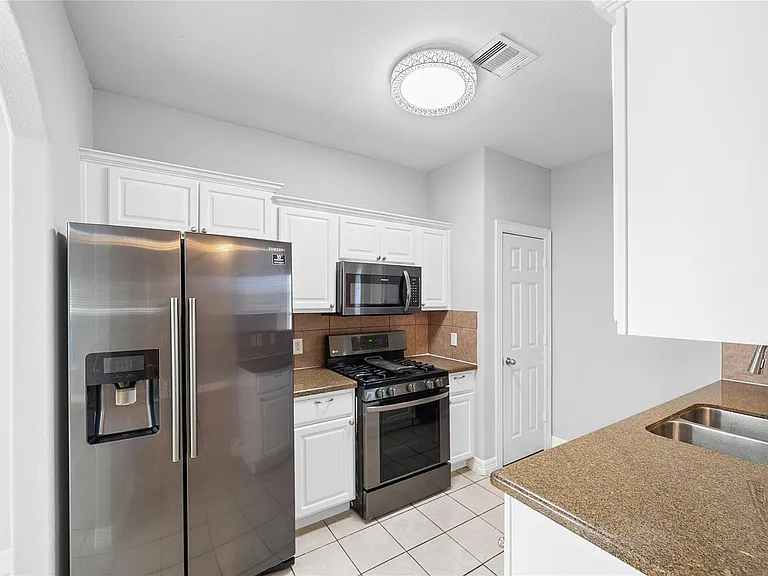 3002 Paige St — Photo 8