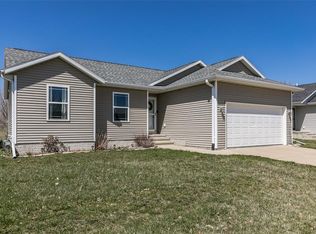 1804 Whispering Pines Ct SW, Cedar Rapids, IA 52404