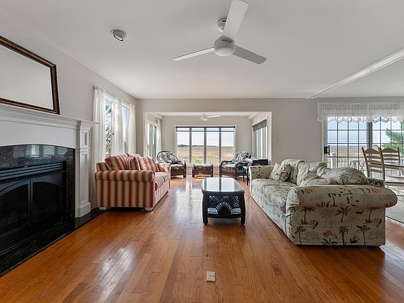 3rd image of 24 Safe Harbor Dr APT 1