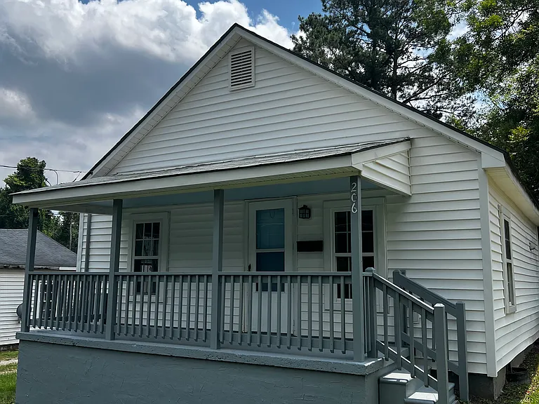 206 E College St — Photo 17