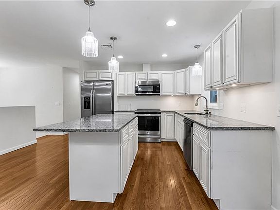 3rd image of 40 Burnside Ave