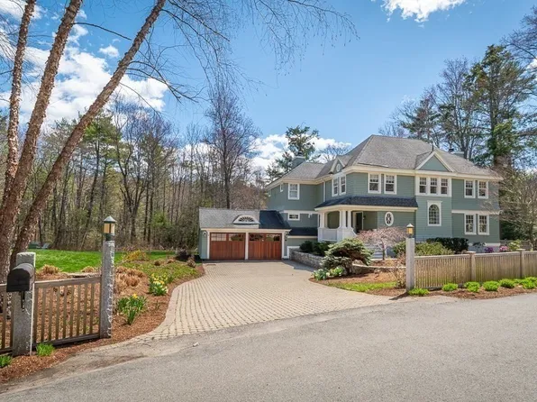 17 Loading Place Rd, Manchester, MA 01944