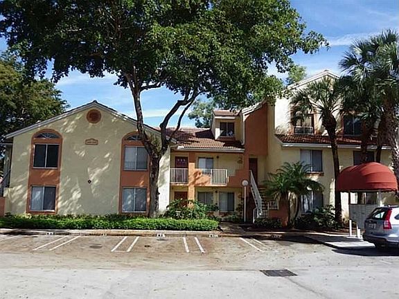 2nd image of 1172 Coral Club Dr #1172