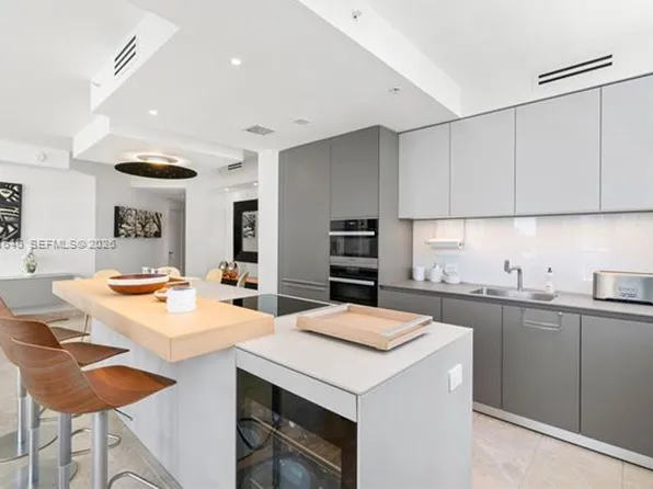 801 Brickell Key Blvd, Miami, FL