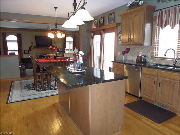4th image of 1092 Greenwood Ct