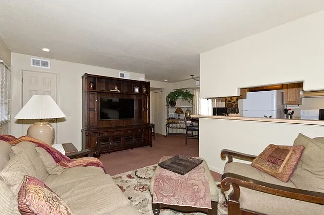 15 Private Grv #202 — Photo 3