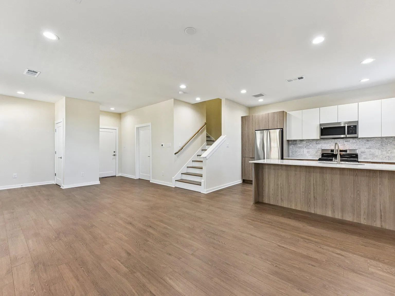 3 bed, 2.5 bath, 1675 sqft, $2,625 — Photo 2