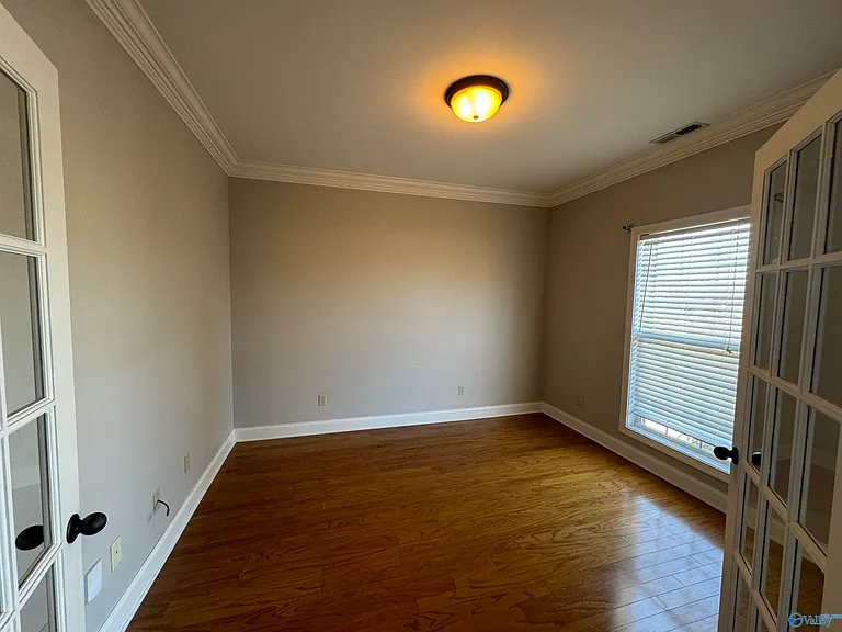 126 Bilton Dr — Photo 3