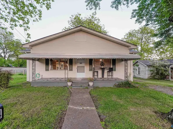114 N Kyle St, Scottsboro, AL 35768