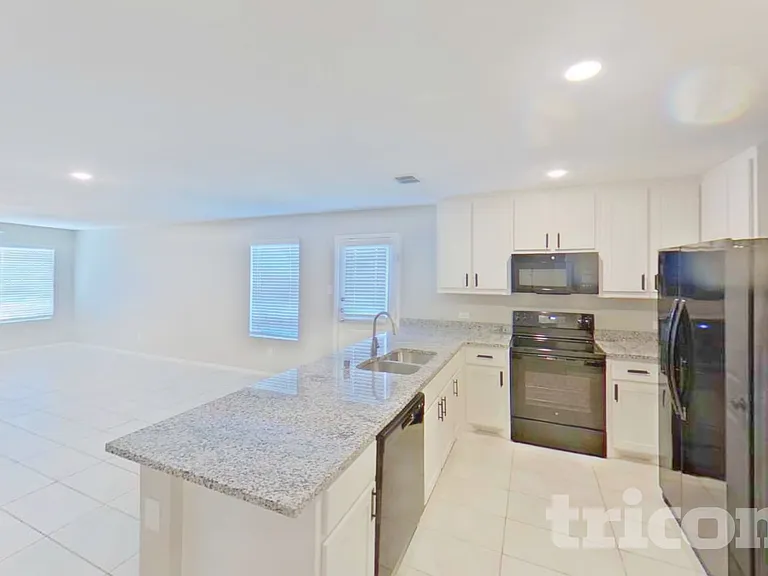 6445 Middlebury Dr — Photo 7