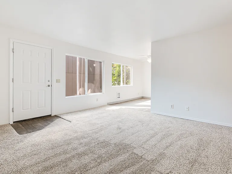 Crestwood Court Apartments — Photo 12