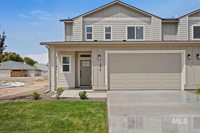 4 bed, 2.5 bath, 1794 sqft, $600 — Photo 1
