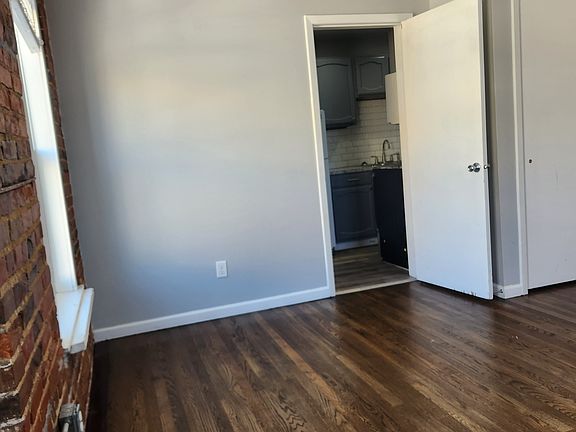 5th image of 2711 Leavenworth St APT 3