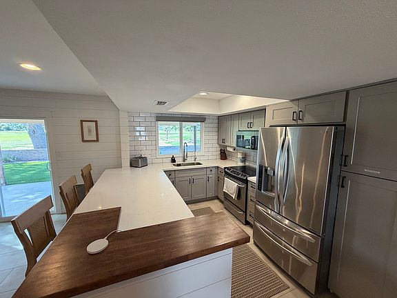 3rd image of 7226 S La Rosa Dr
