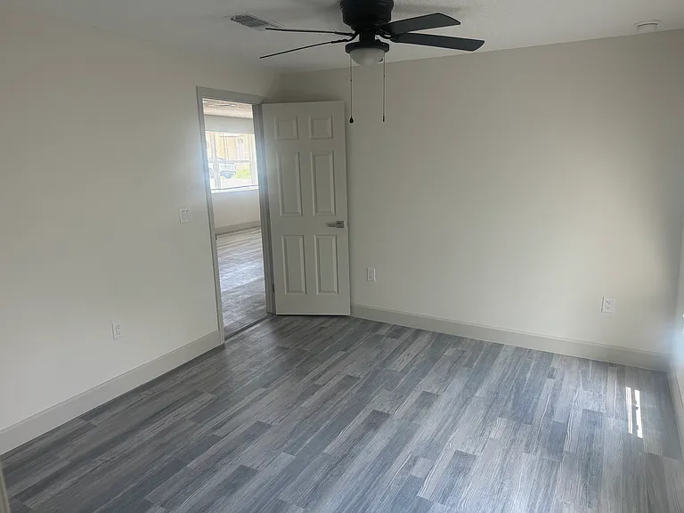 1149 La Salle St — Photo 15