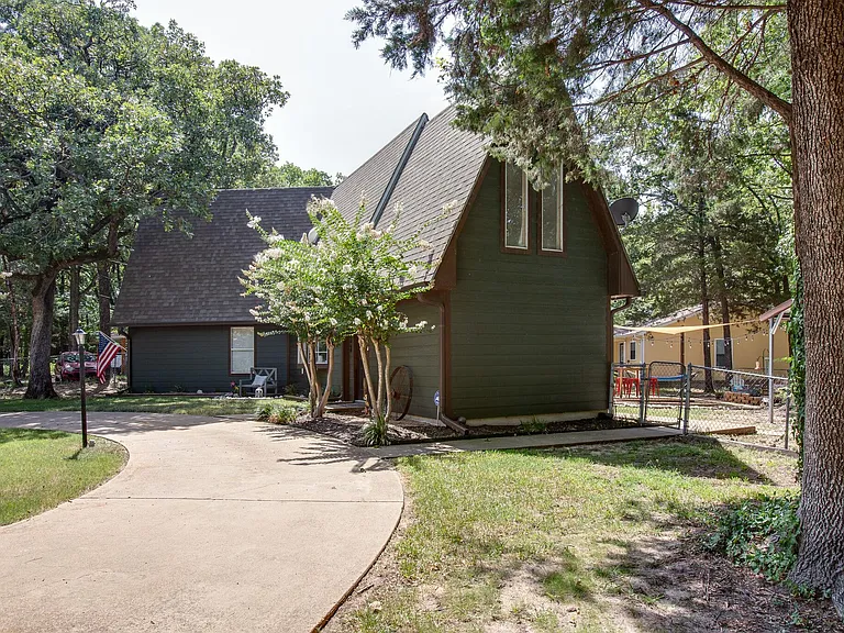 137 Oak Haven Dr — Photo 1