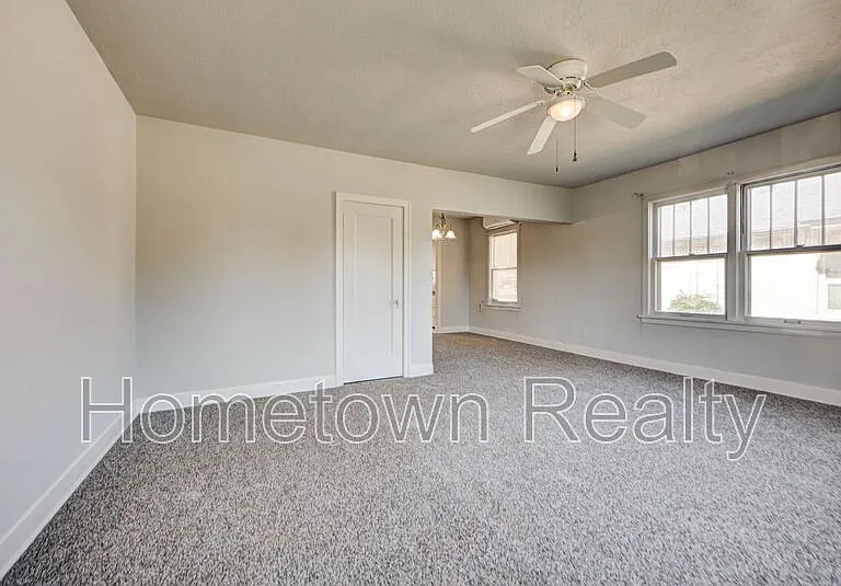 527 W Dill St — Photo 5