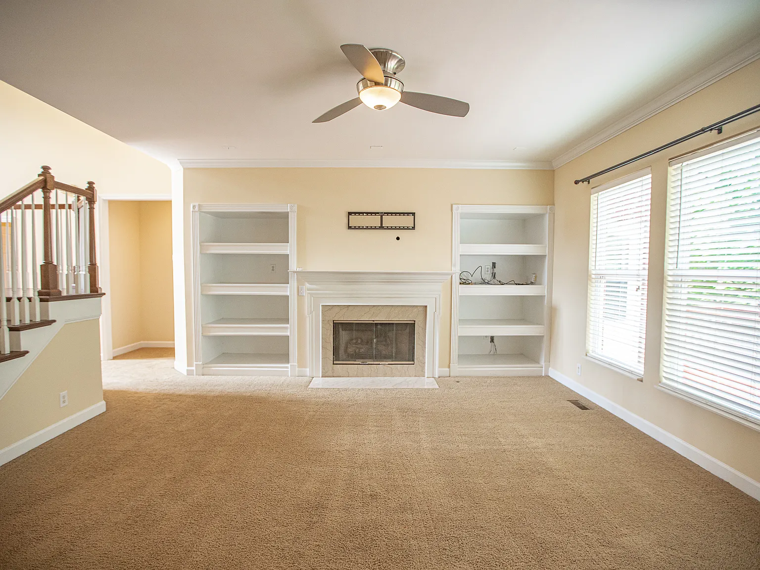 5 bed, 3886 sqft, $4,099 — Photo 3