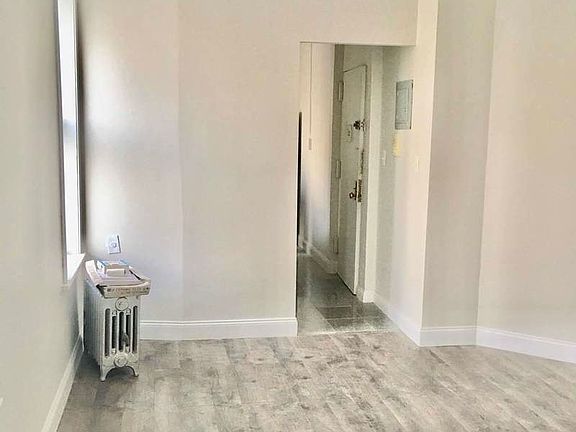 2nd image of 627 Morgan Ave APT 1