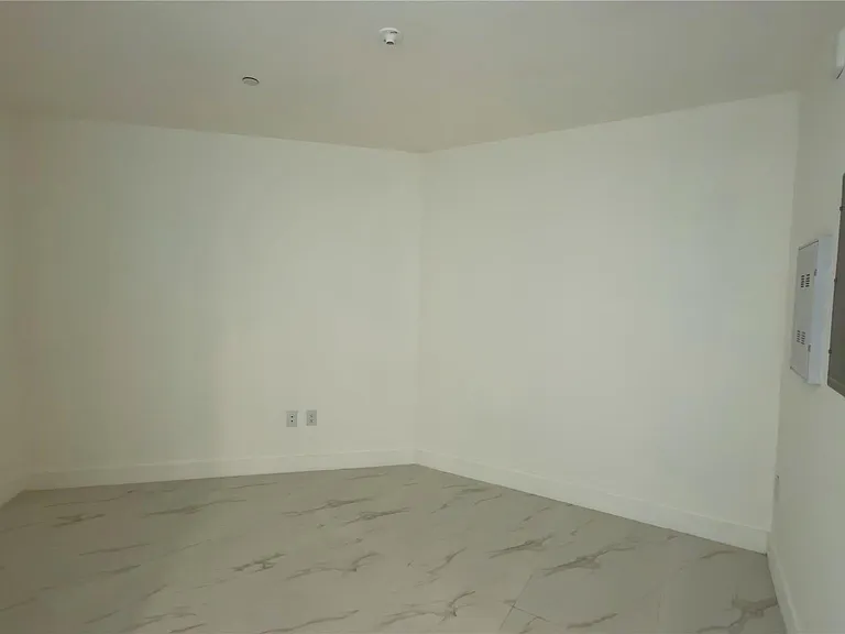 710 NE 29th St #206 — Photo 58