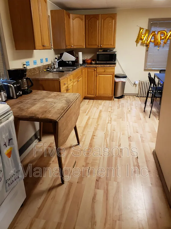 3 bed, 1.0 bath, 1250 sqft, $3,000 — Photo 2