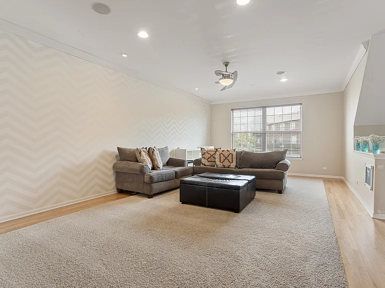 106 Creekbend Ct #106 — Photo 3