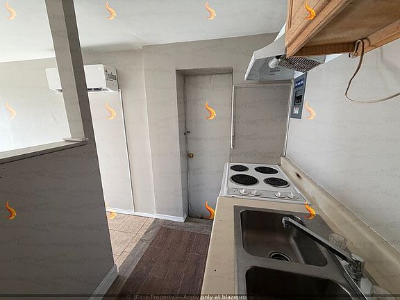 5th image of 3001 Curtis Dr #C
