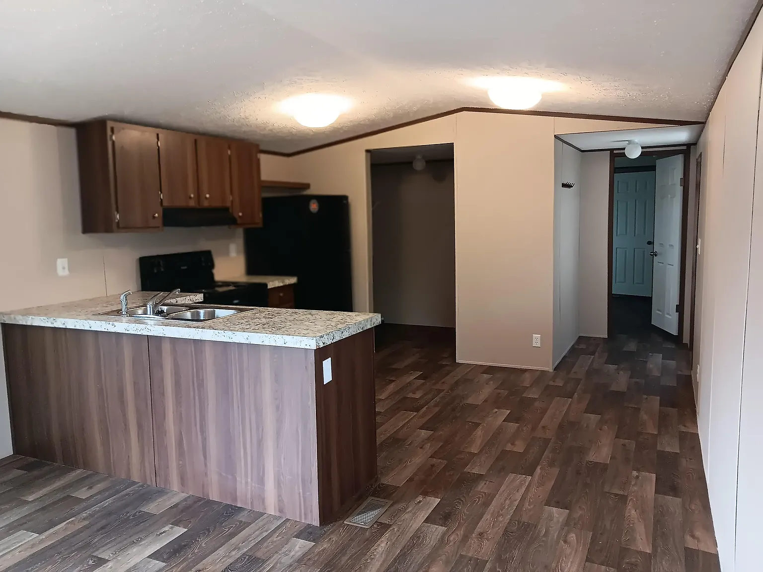 3 bed, 924 sqft, $1,025 — Photo 2